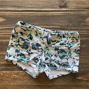 fleo shorts size small